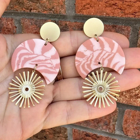 Soleil Blush Star Earrings - Picture 5 of 11